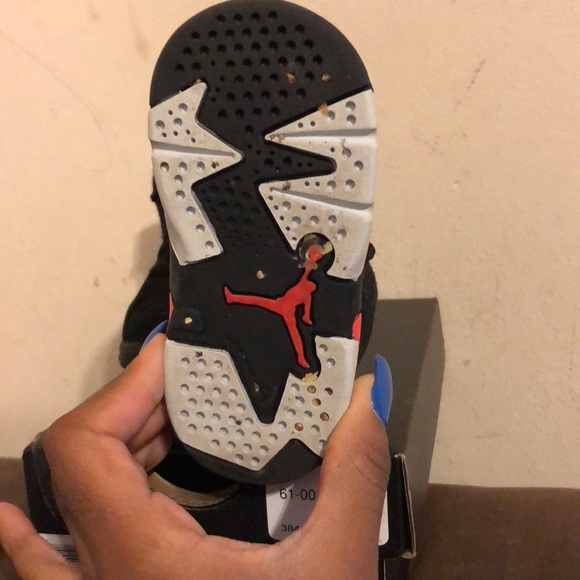 Jordan 6’s SIZE 4C - Picture 2 of 5